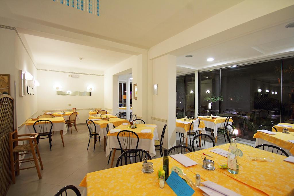 Hotel Azzurro Cattolica Eksteriør bilde
