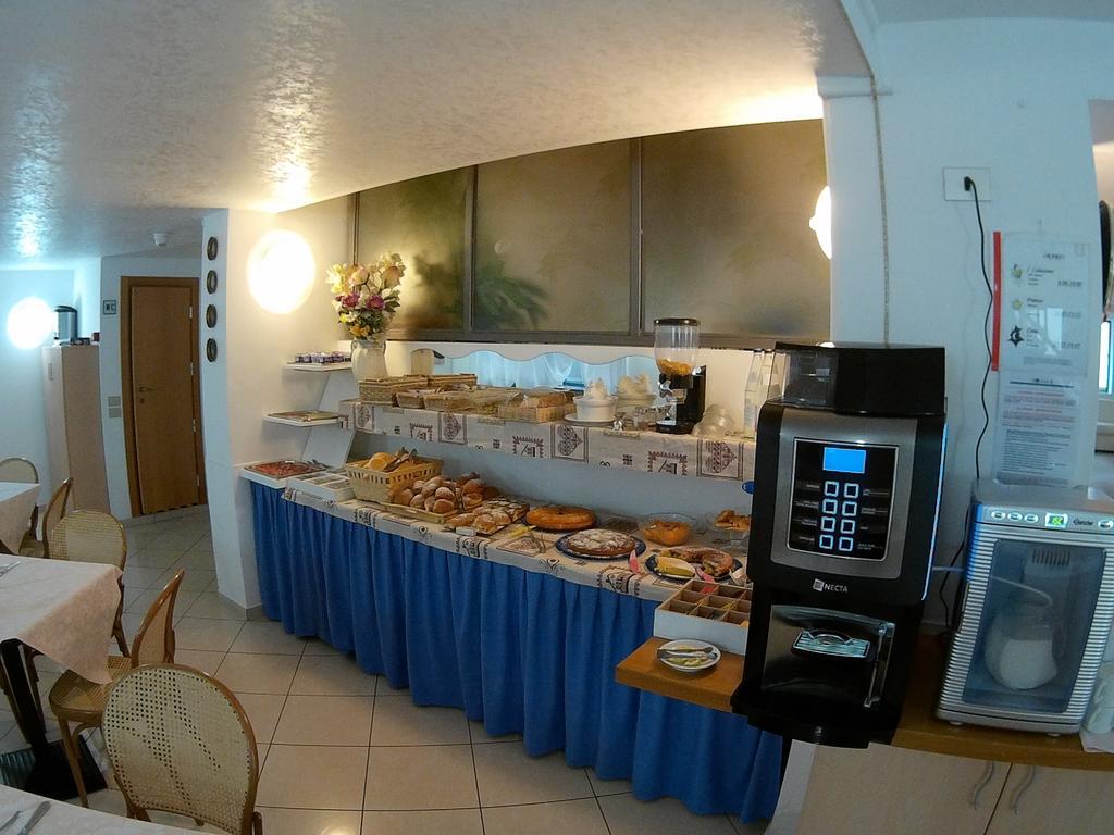 Hotel Azzurro Cattolica Eksteriør bilde