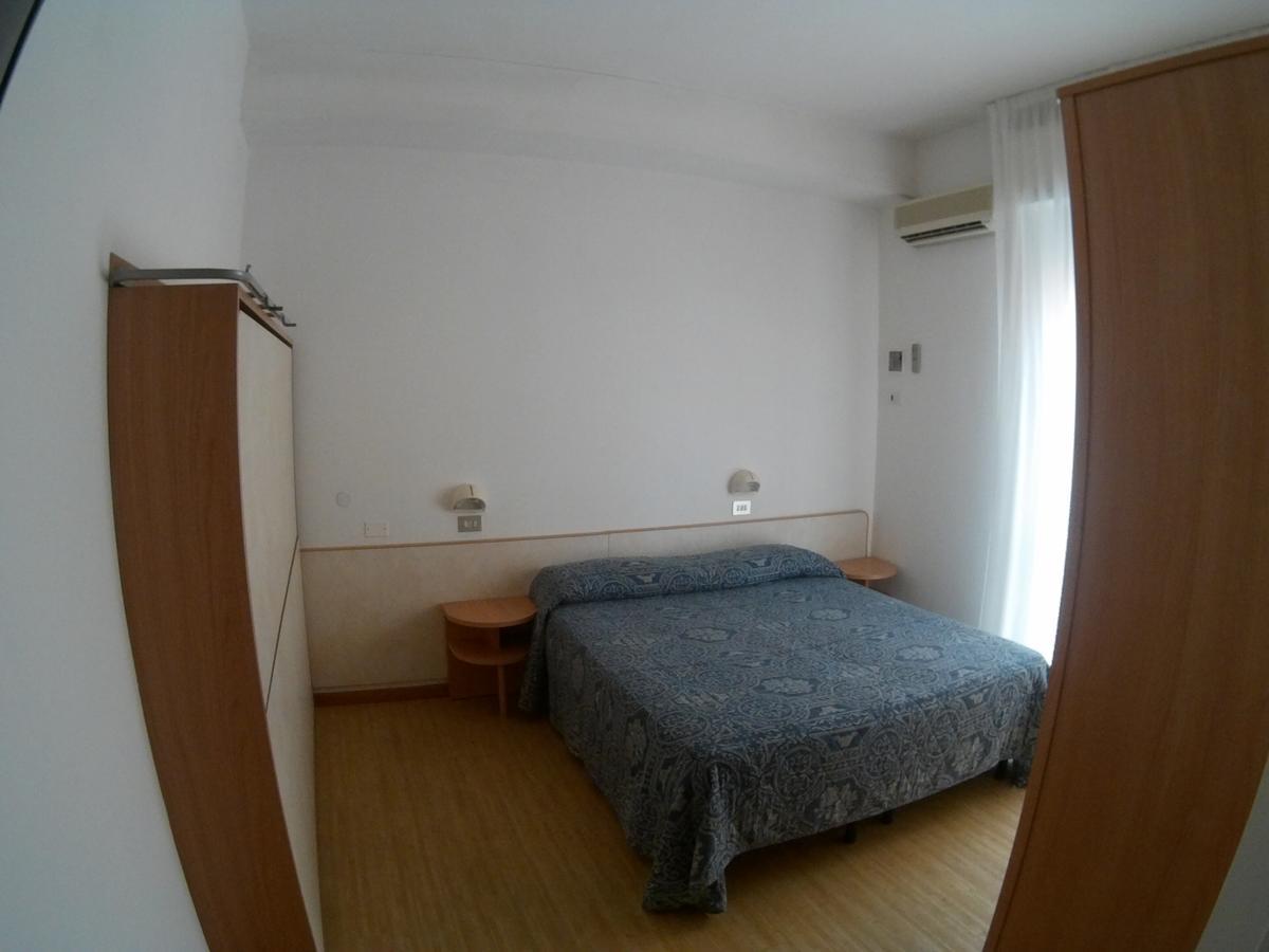 Hotel Azzurro Cattolica Eksteriør bilde