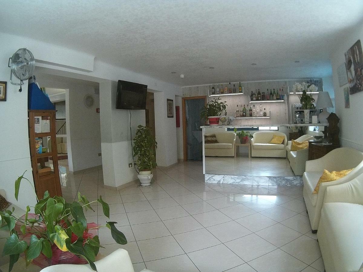 Hotel Azzurro Cattolica Eksteriør bilde